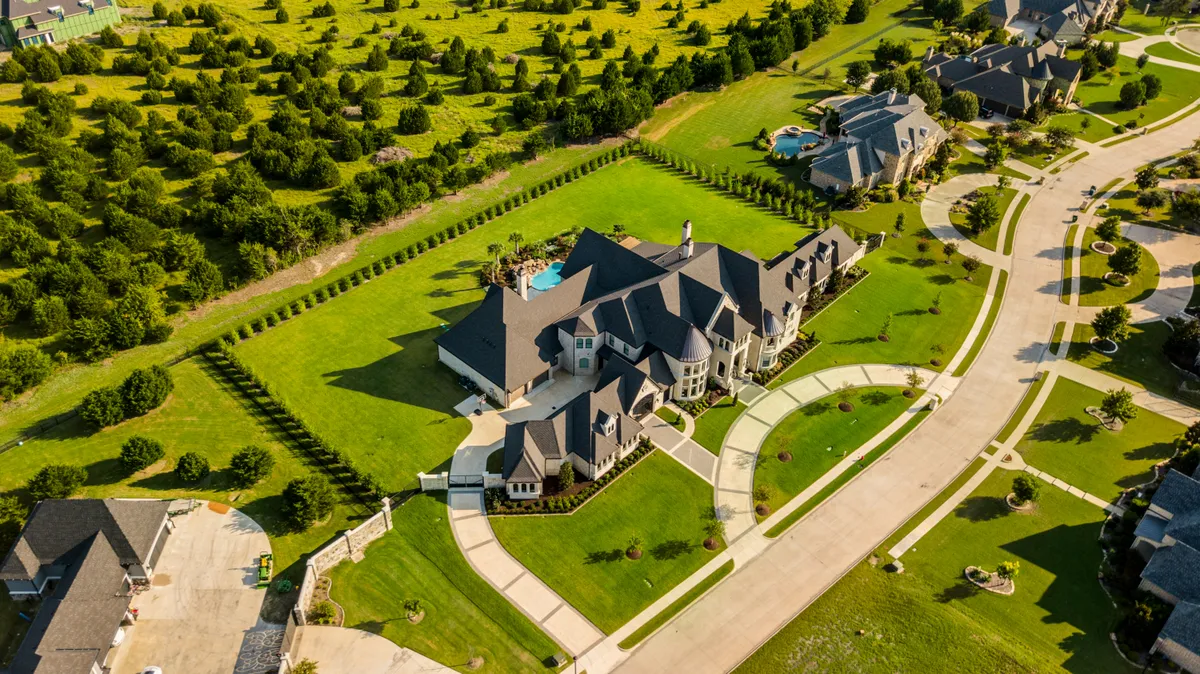 Max's Billionaires row property photo 2