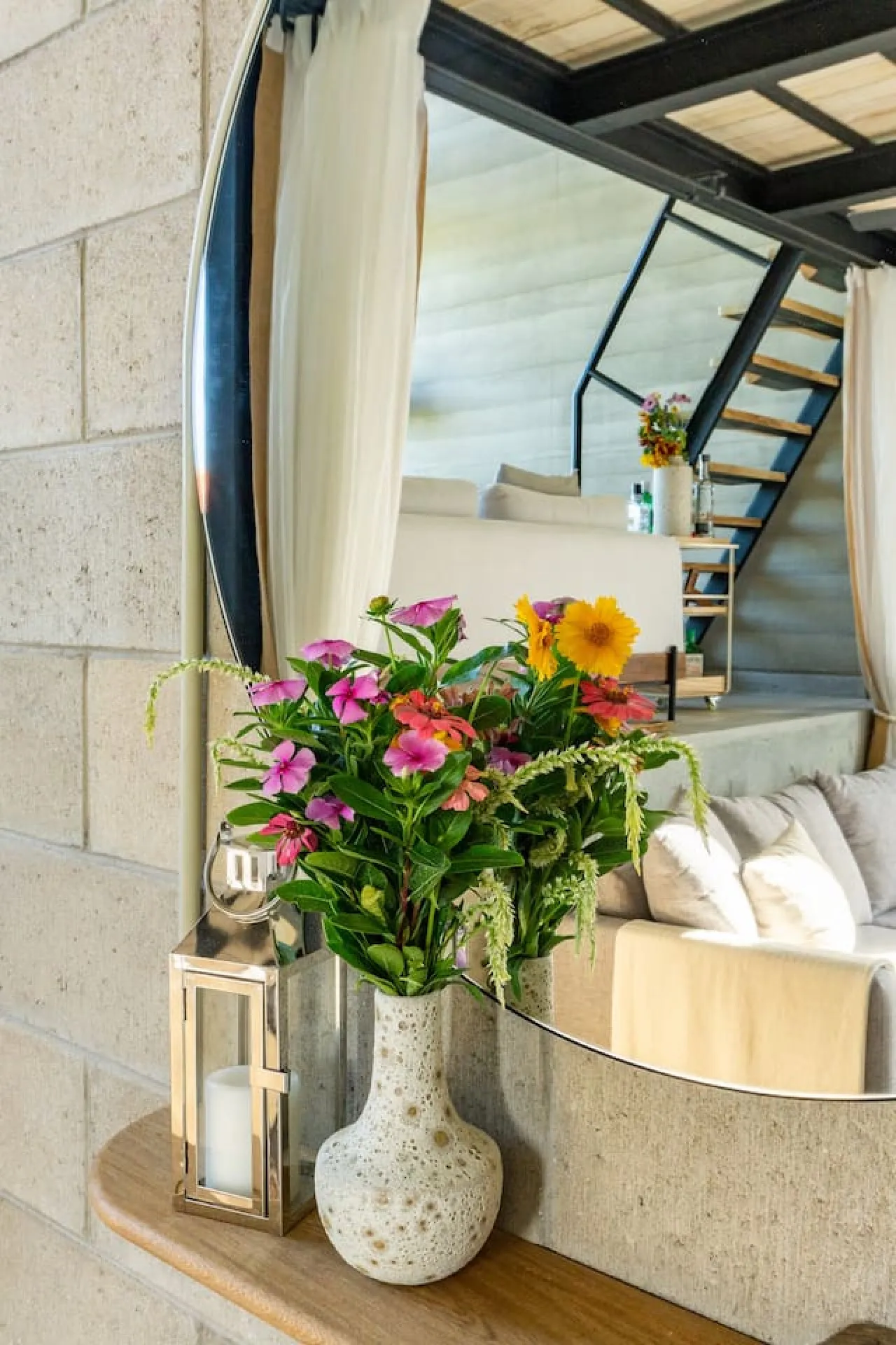 Living Room - Image 5