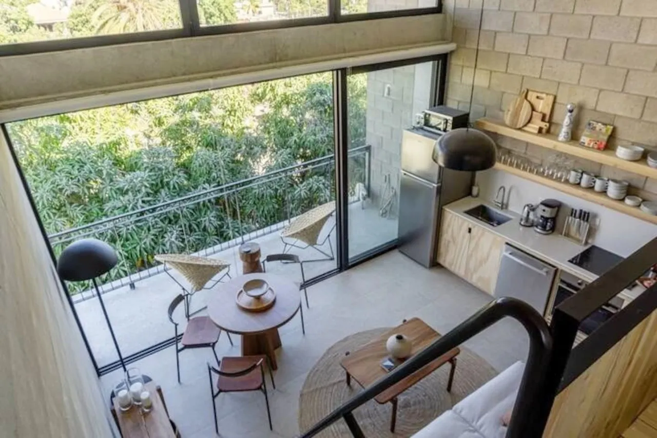 Casa KiKi (Penthouse by Beach & Town)