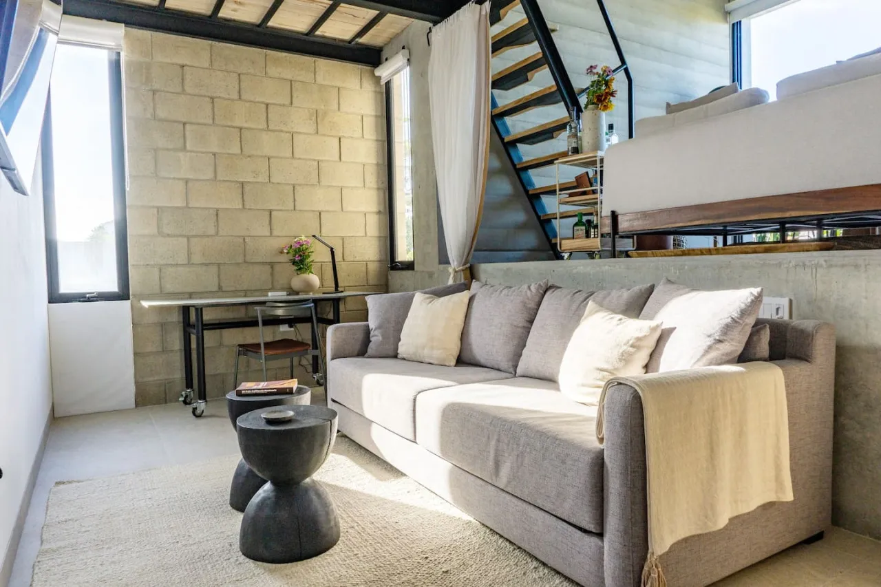 Living Room - Image 2