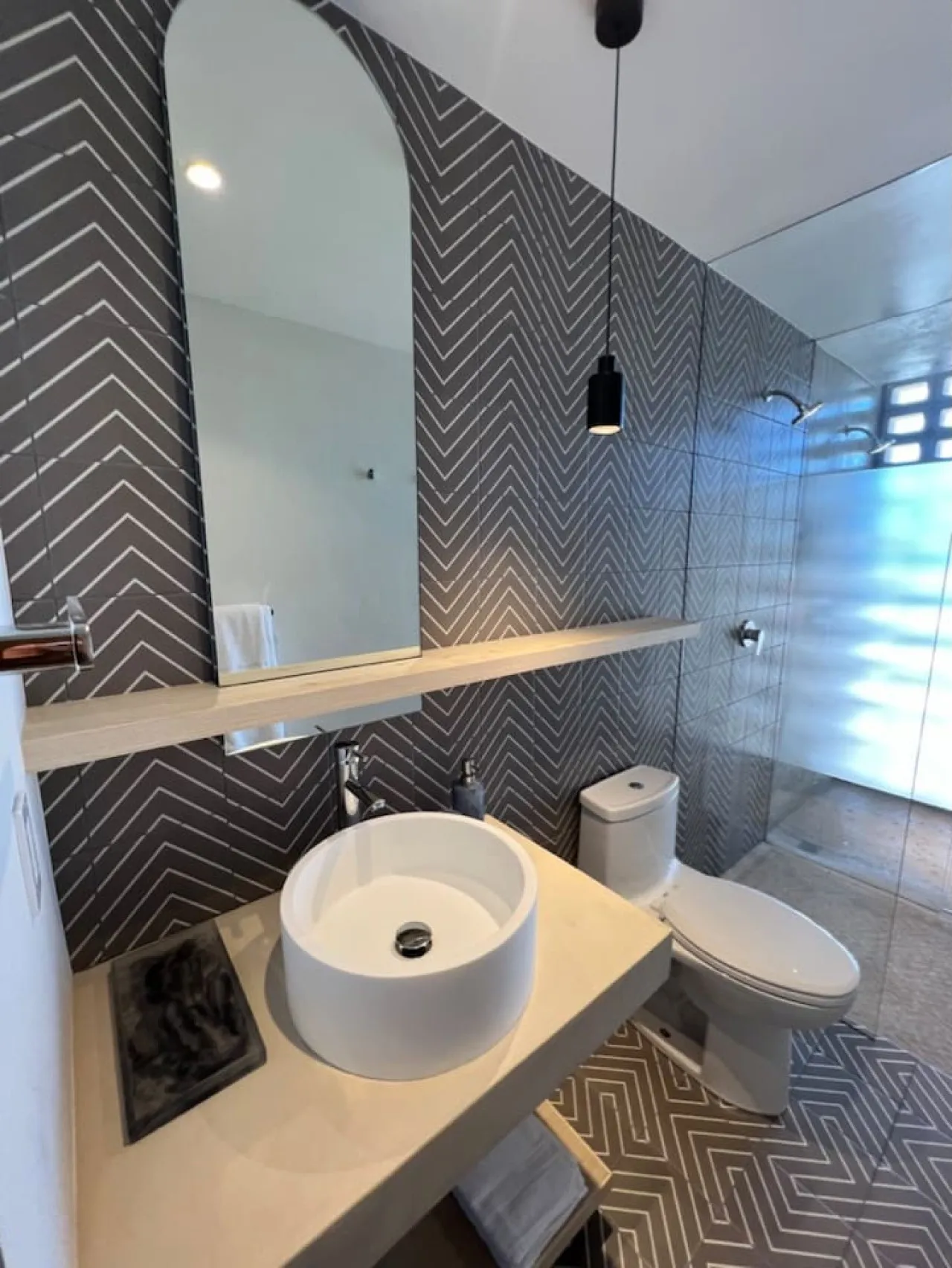 Bathroom - Image 6