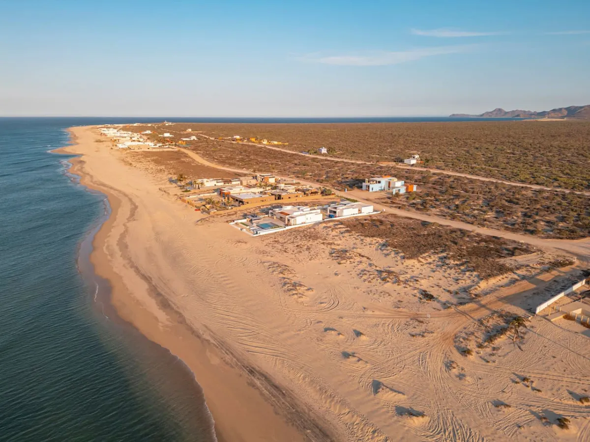 Beachfront Community - Villa 8 Guests (. For Maxwell's Tests)