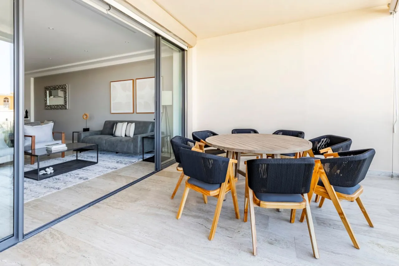 6-8 Guests - Mistiq Cabo