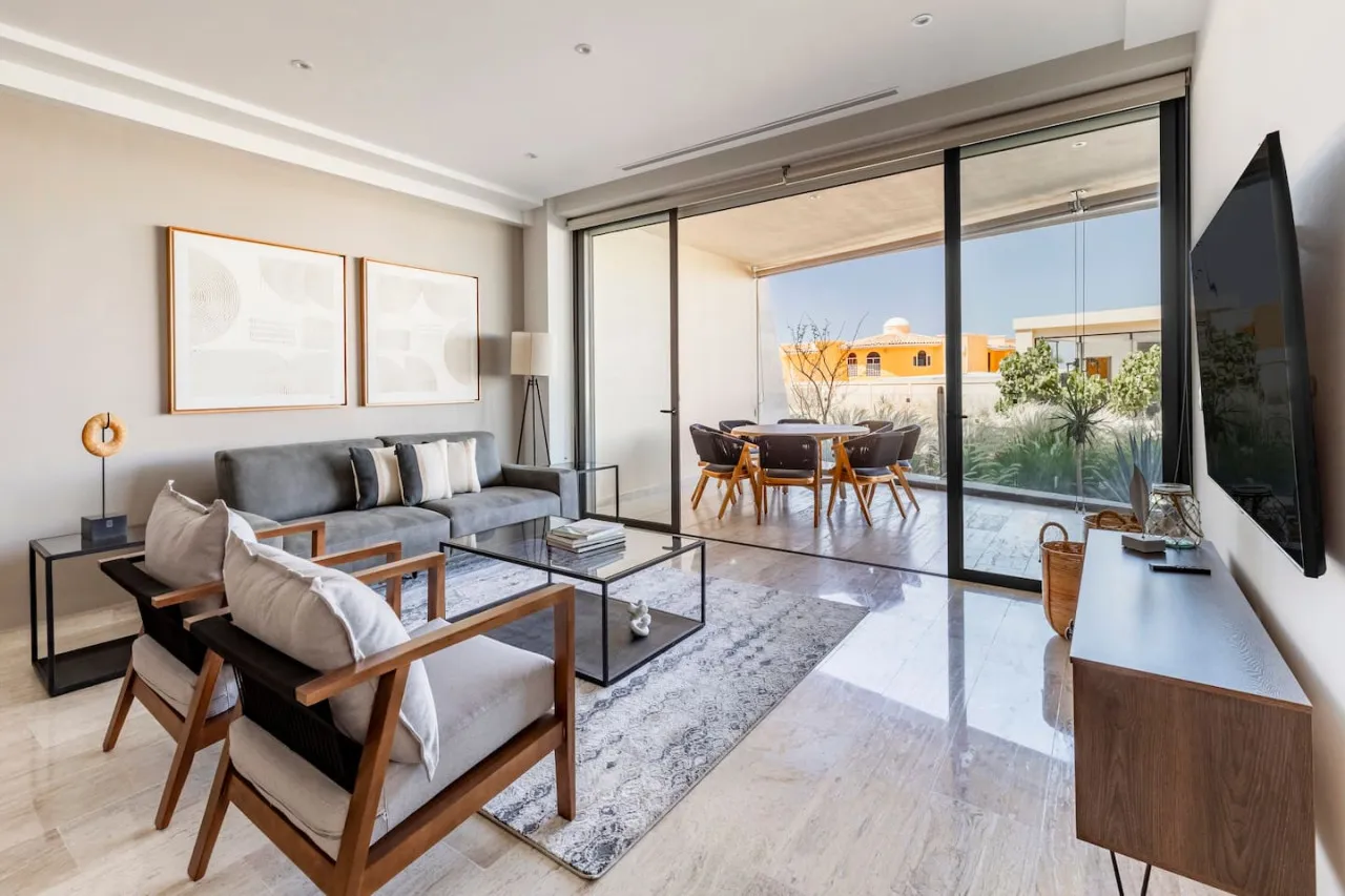 Living Room - Image 2