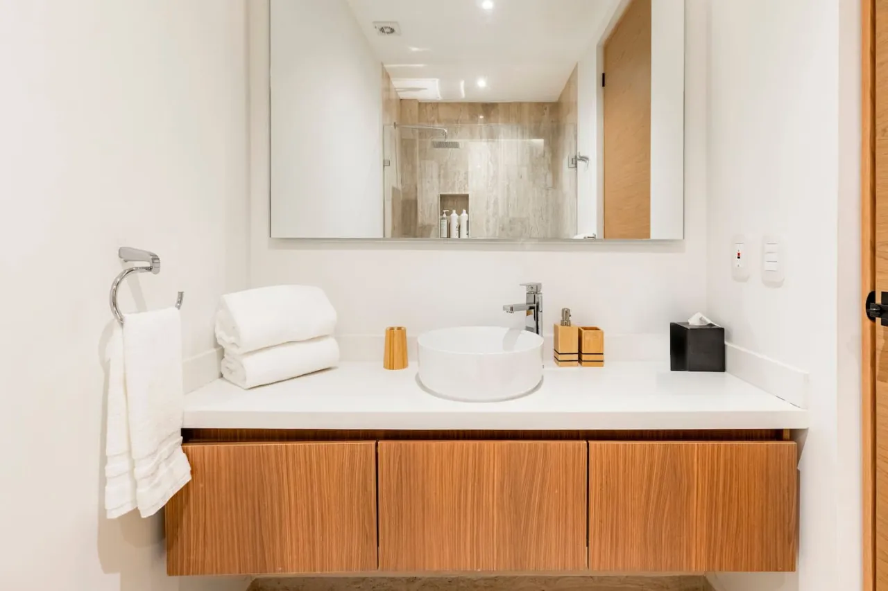 Bathroom 3 - Image 1