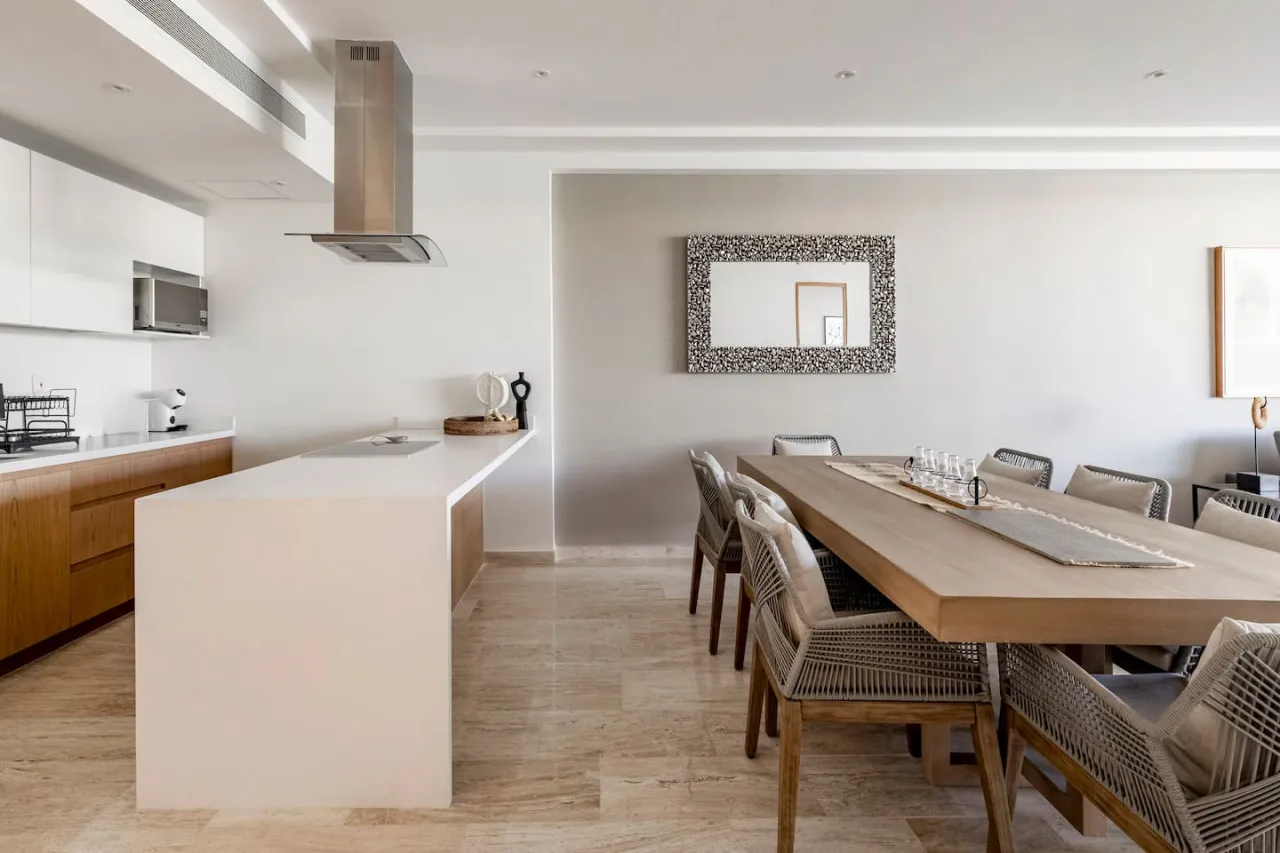 6-8 Guests - Mistiq Cabo