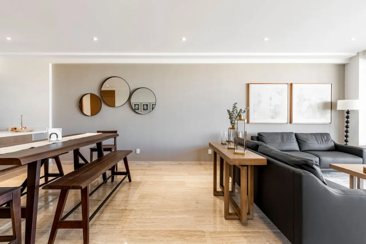 Living Room - Image 7