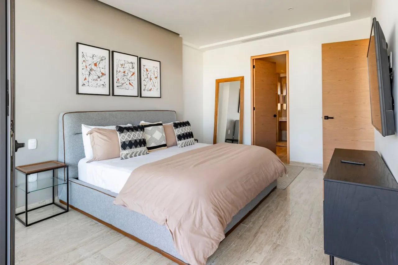 Bedroom 1 - Image 12