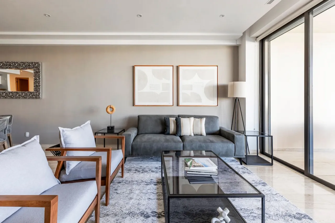 Living Room - Image 4