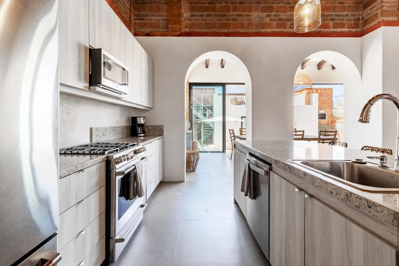 Downtown Historic Home - Starlink Wifi - Pool