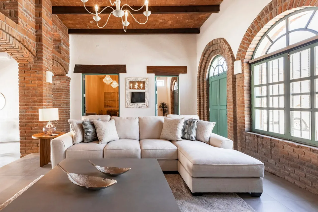 Living Room - Image 1