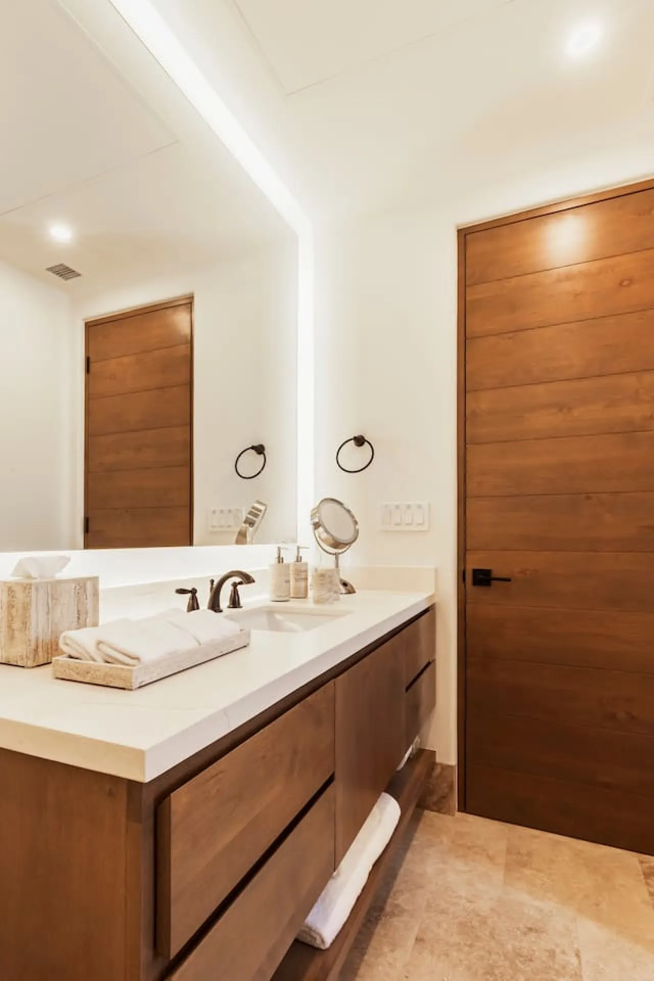 Bathroom 1 - Image 3