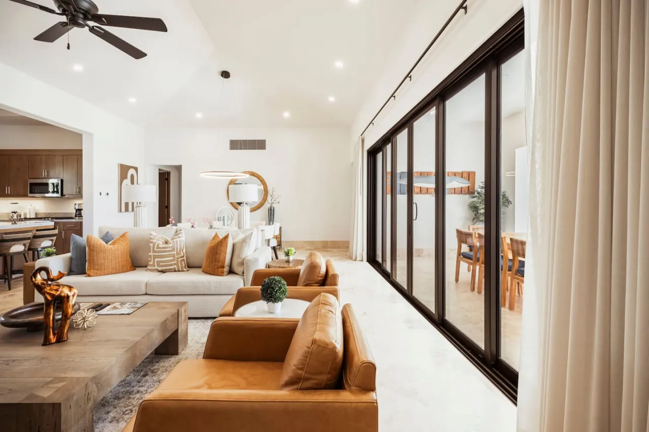 Living Room - Image 2