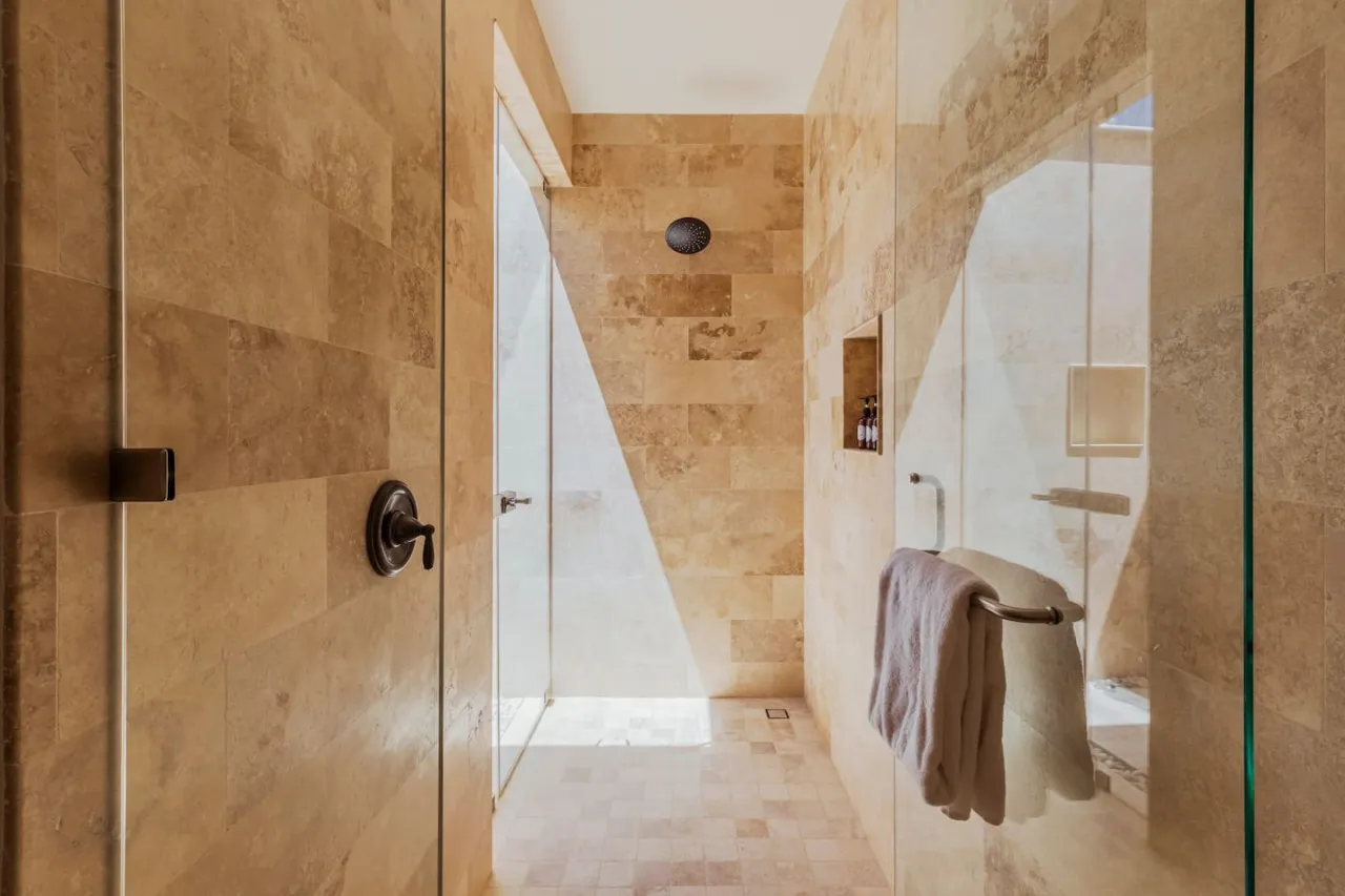 Bathroom 3 - Image 1