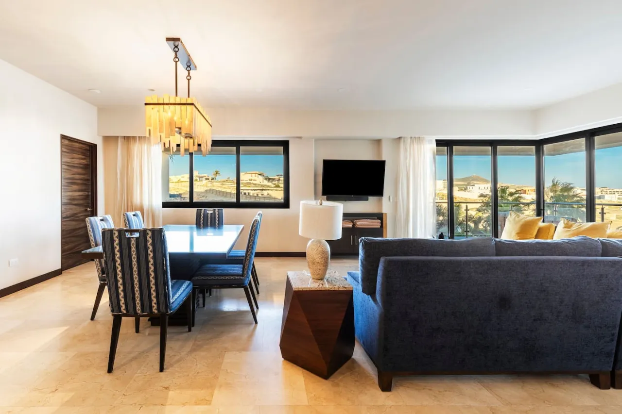 BEACHFRONT CONDO - HOT TUB