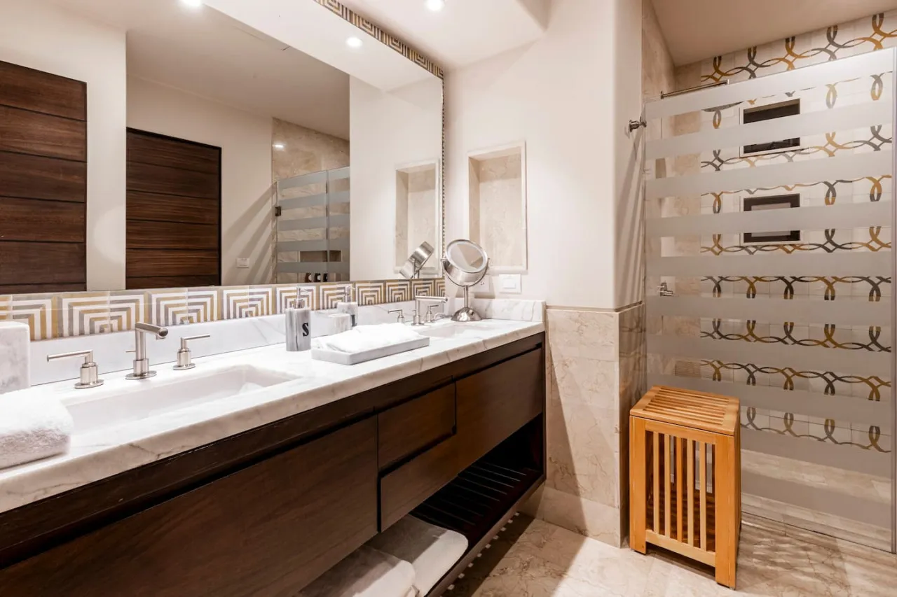 Bathroom 3 - Image 1