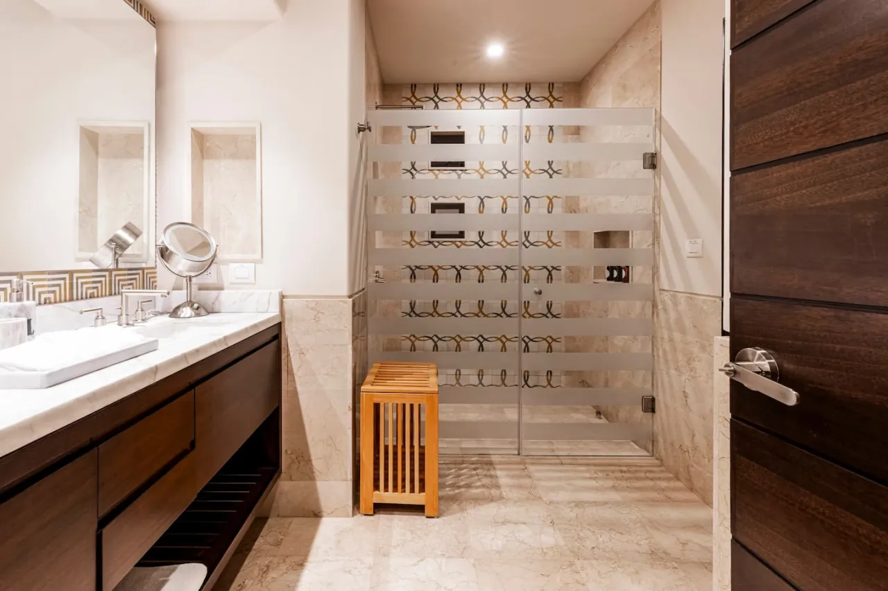 Bathroom 1 - Image 2