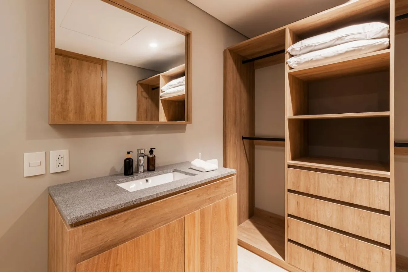 Bathroom 1 - Image 3