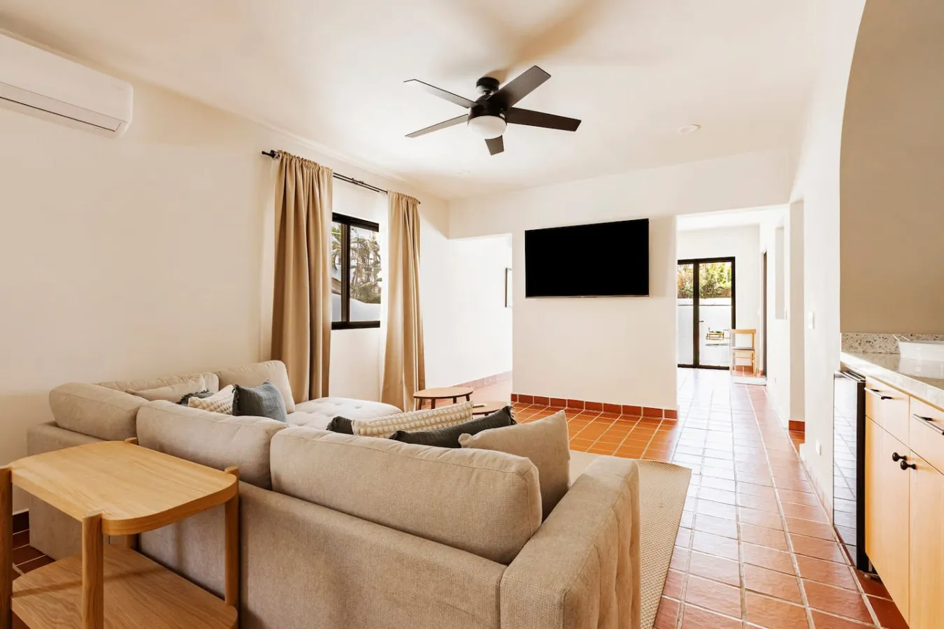 Living Room - Image 5