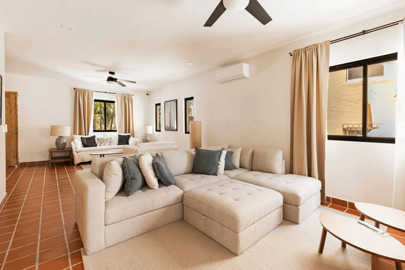 Living Room - Image 2