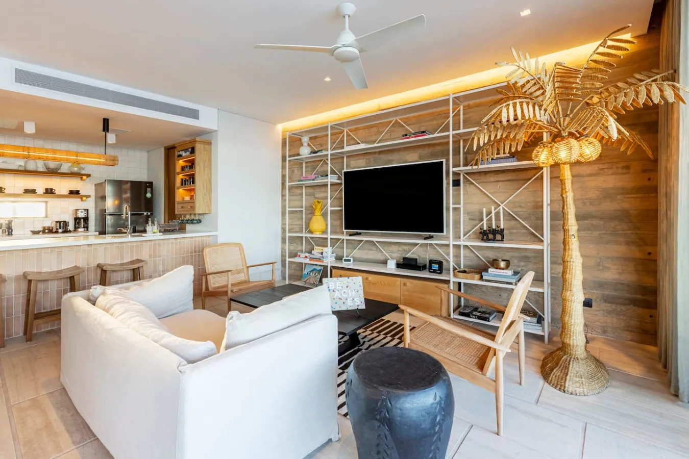 Living Room - Image 3