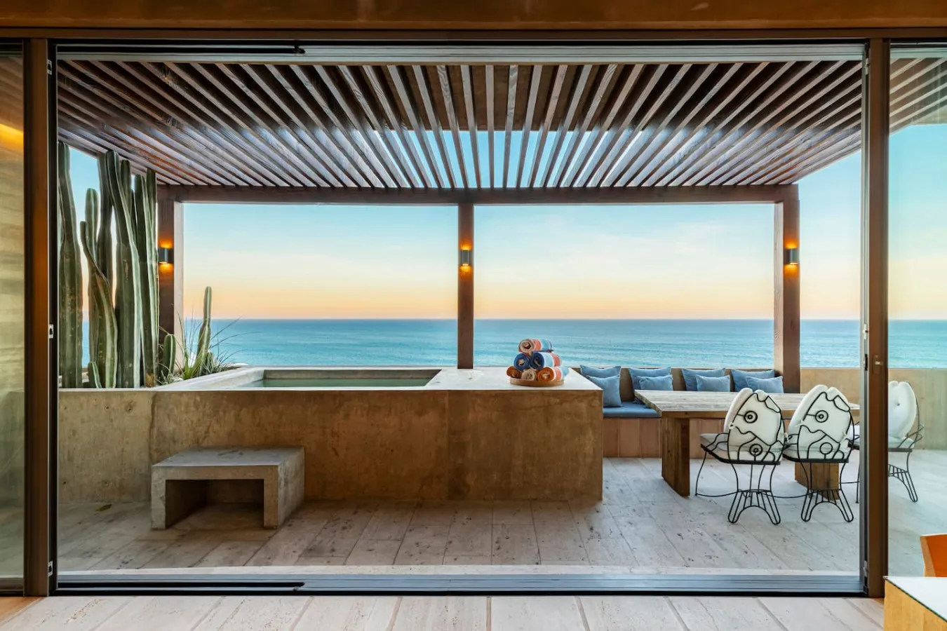 Luxury Condo • Views • Pool • Hot Tub • 16 Guests