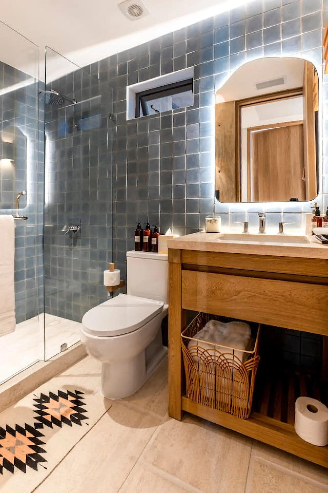 Bathroom 5 - Image 1