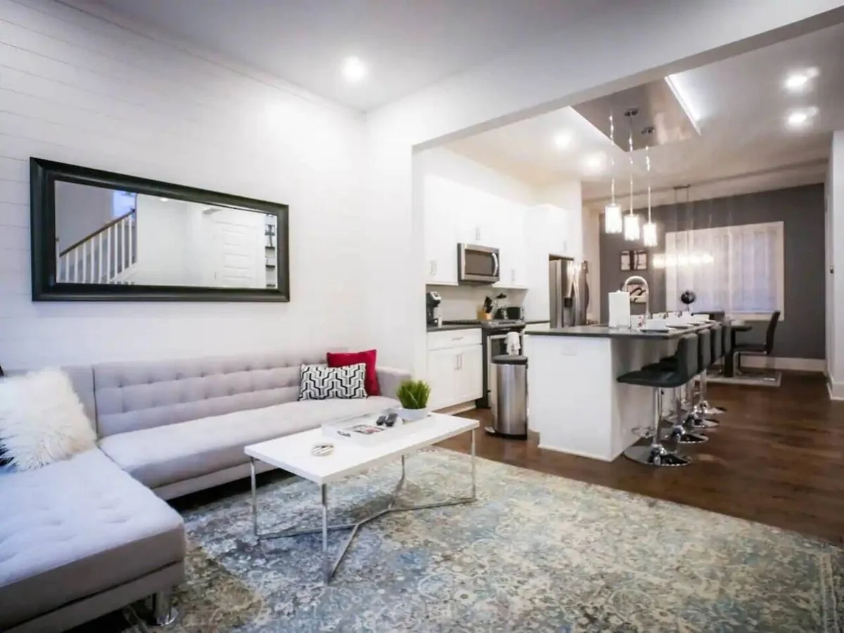 Charming Downtown Getaway Mins to Broadway property photo 3