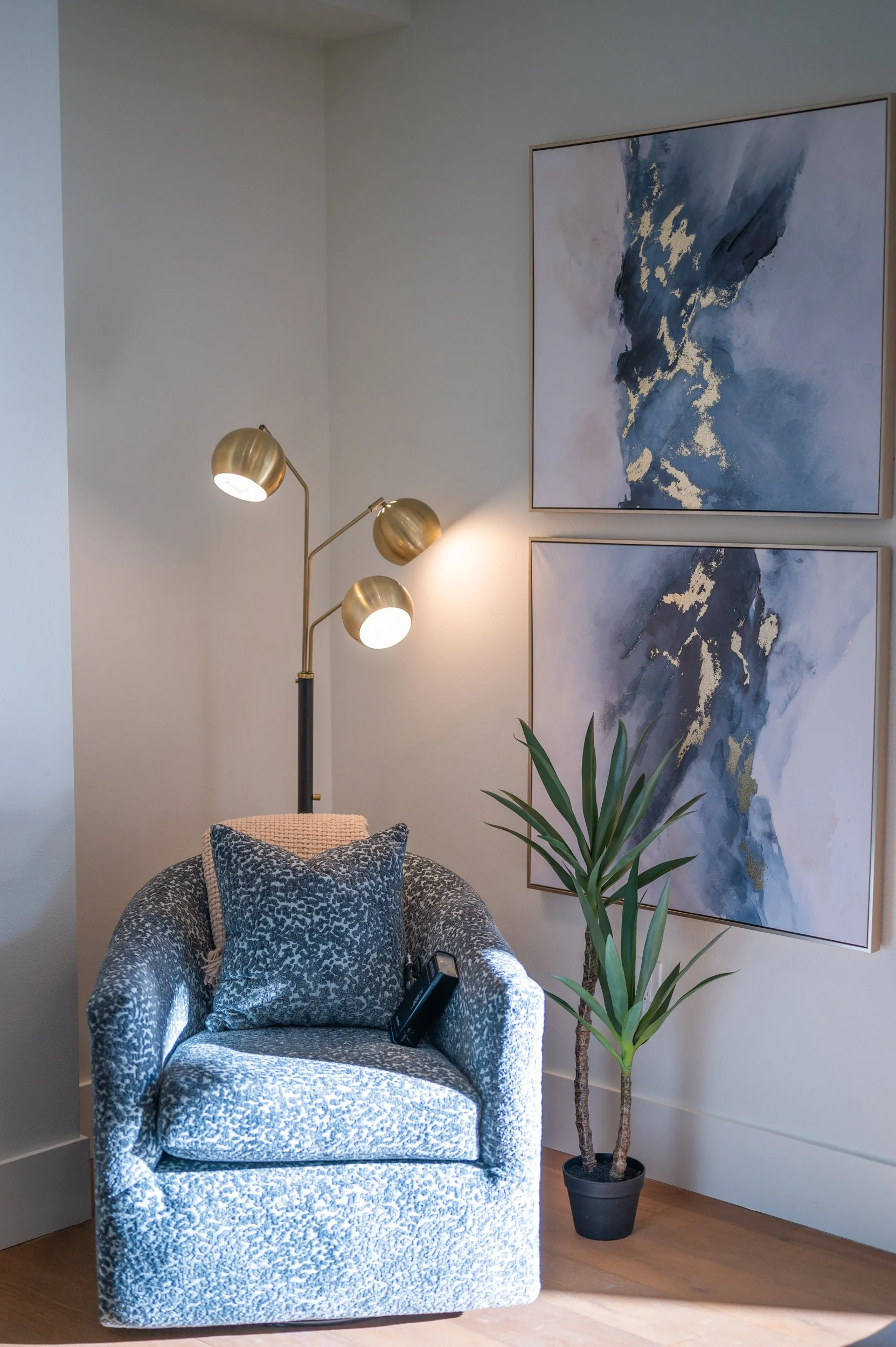 Living room - Image 2