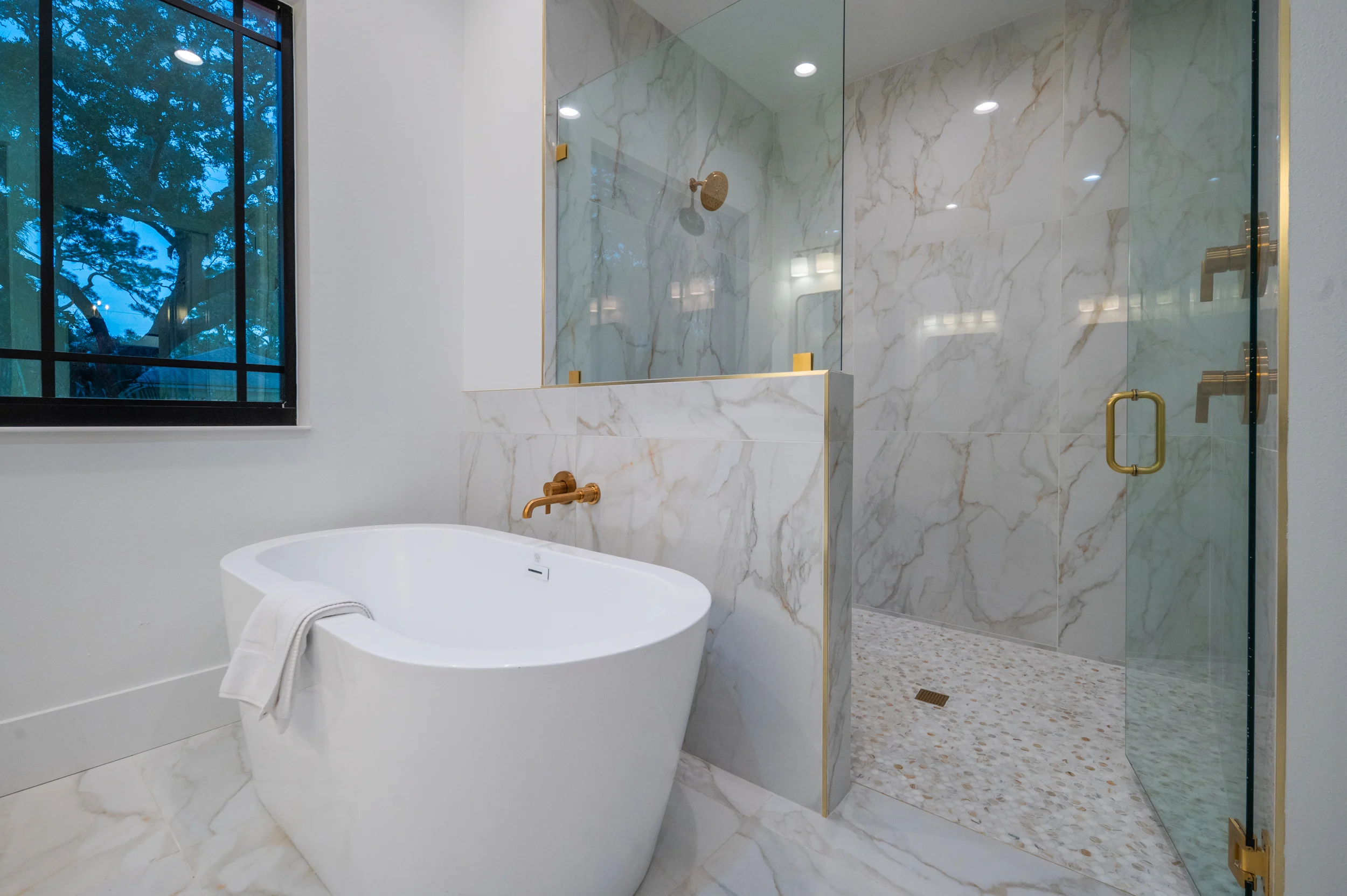 Bathroom 3 - Image 3