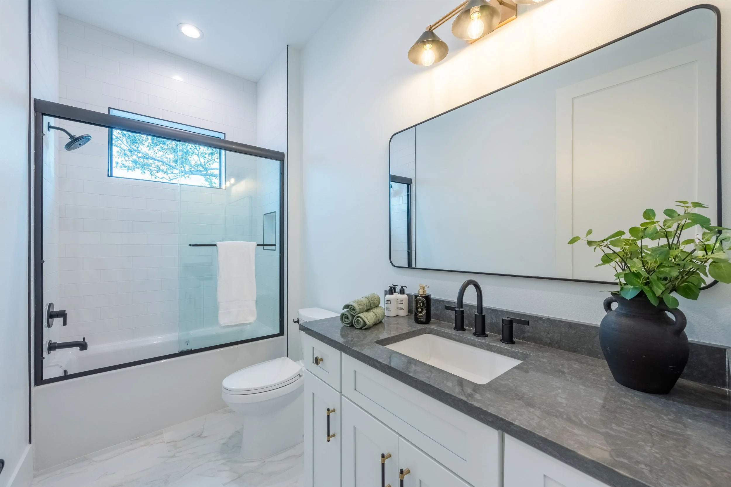 Bathroom 1 - Image 2