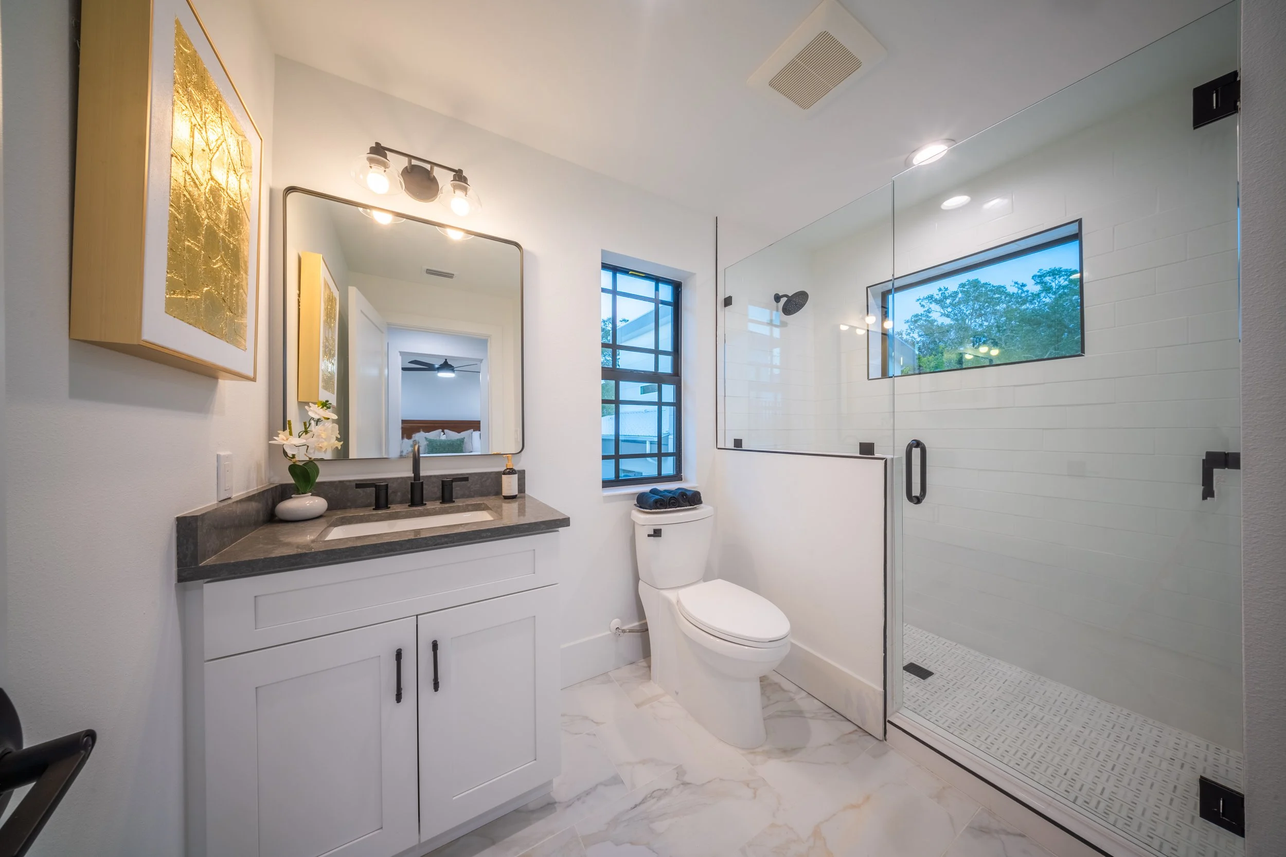 Bathroom 1 - Image 3