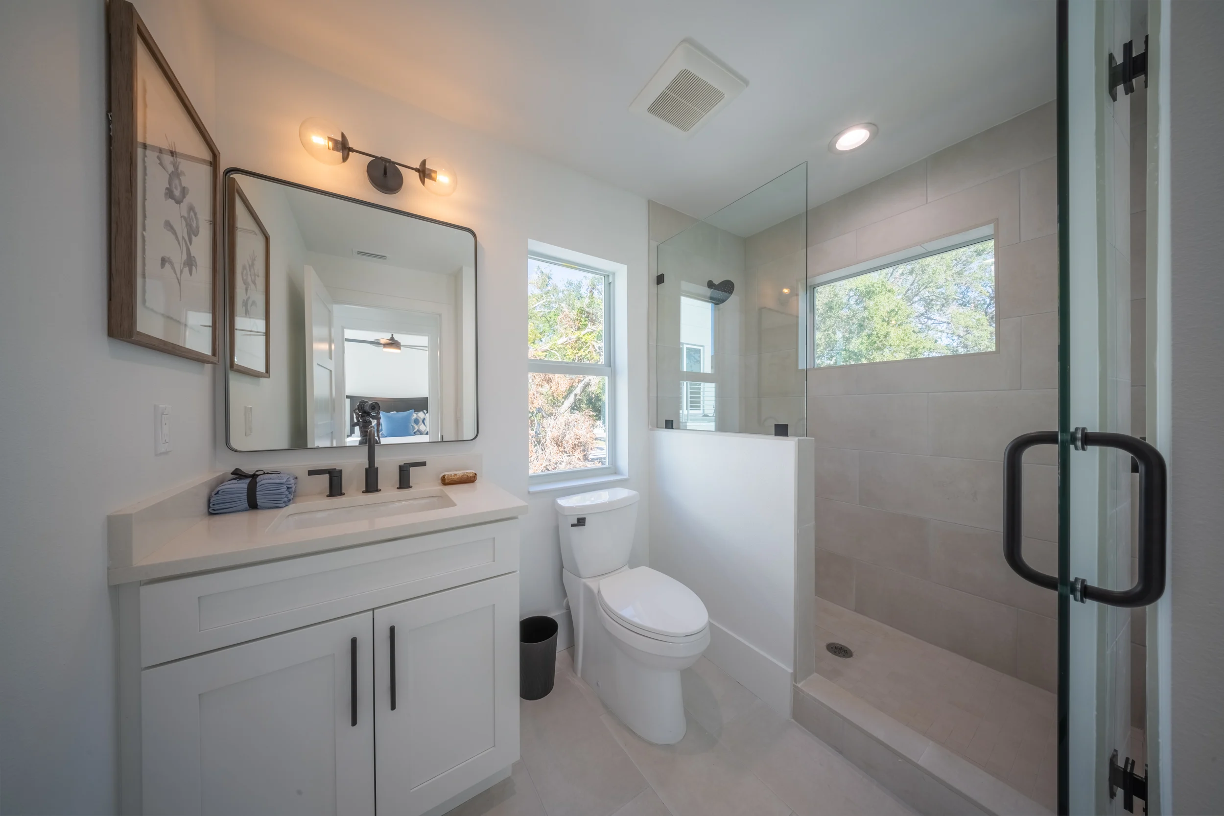 Bathroom 4 - Image 1