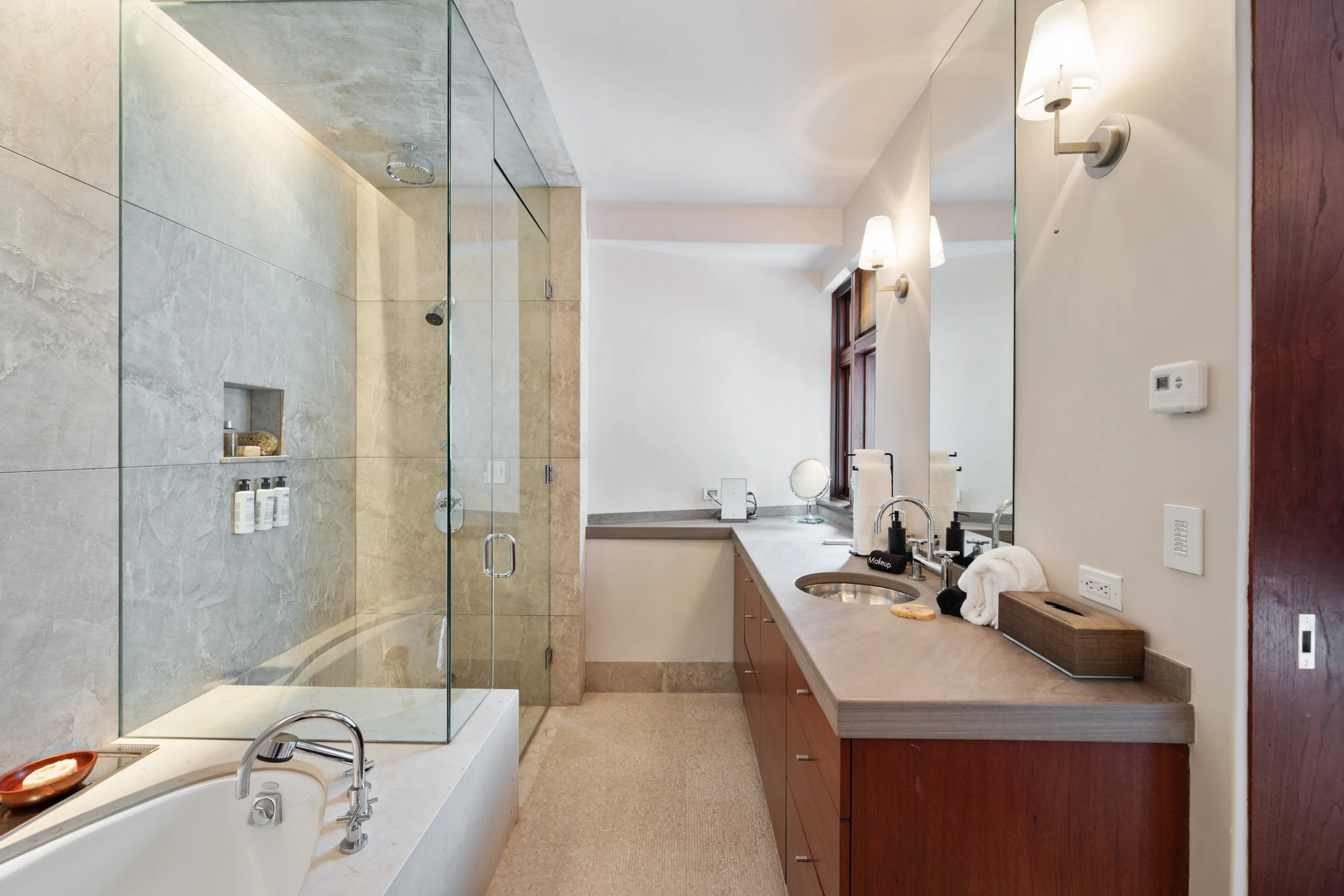 BATHROOM - Image 1