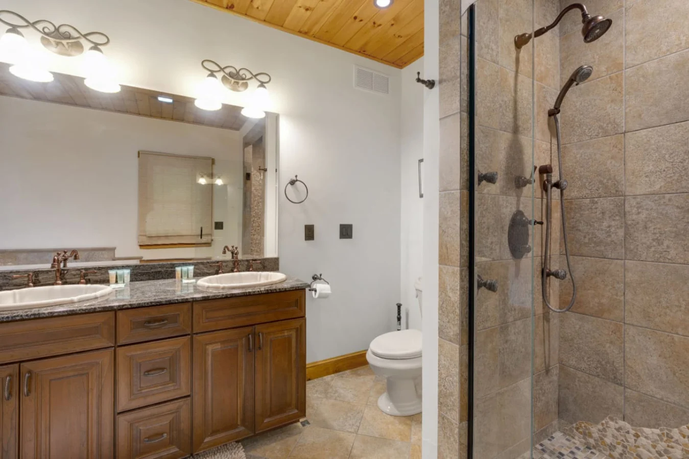 Bathroom 1 - Image 4