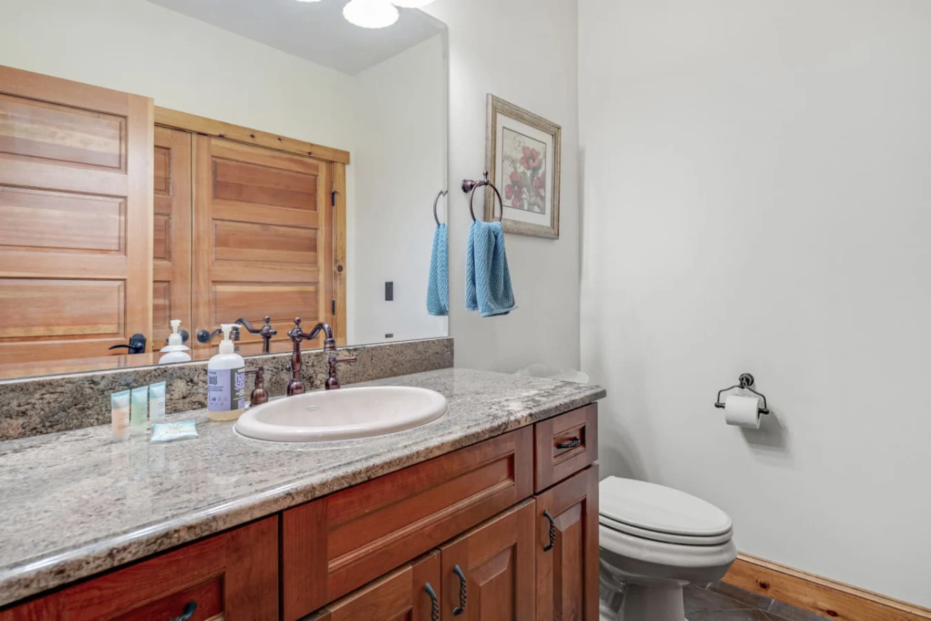 Bathroom 1 - Image 5