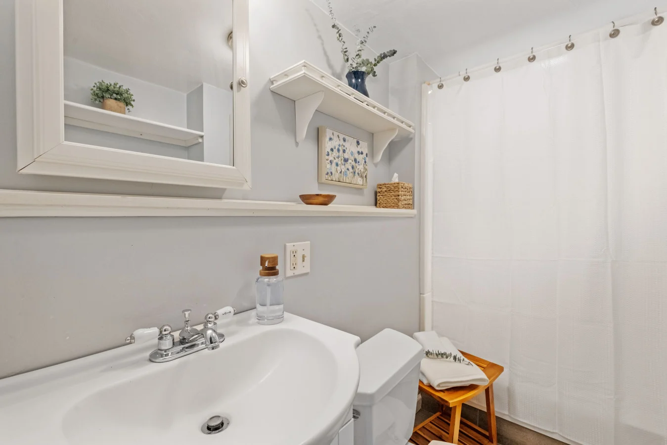 Bathroom 1 - Image 1
