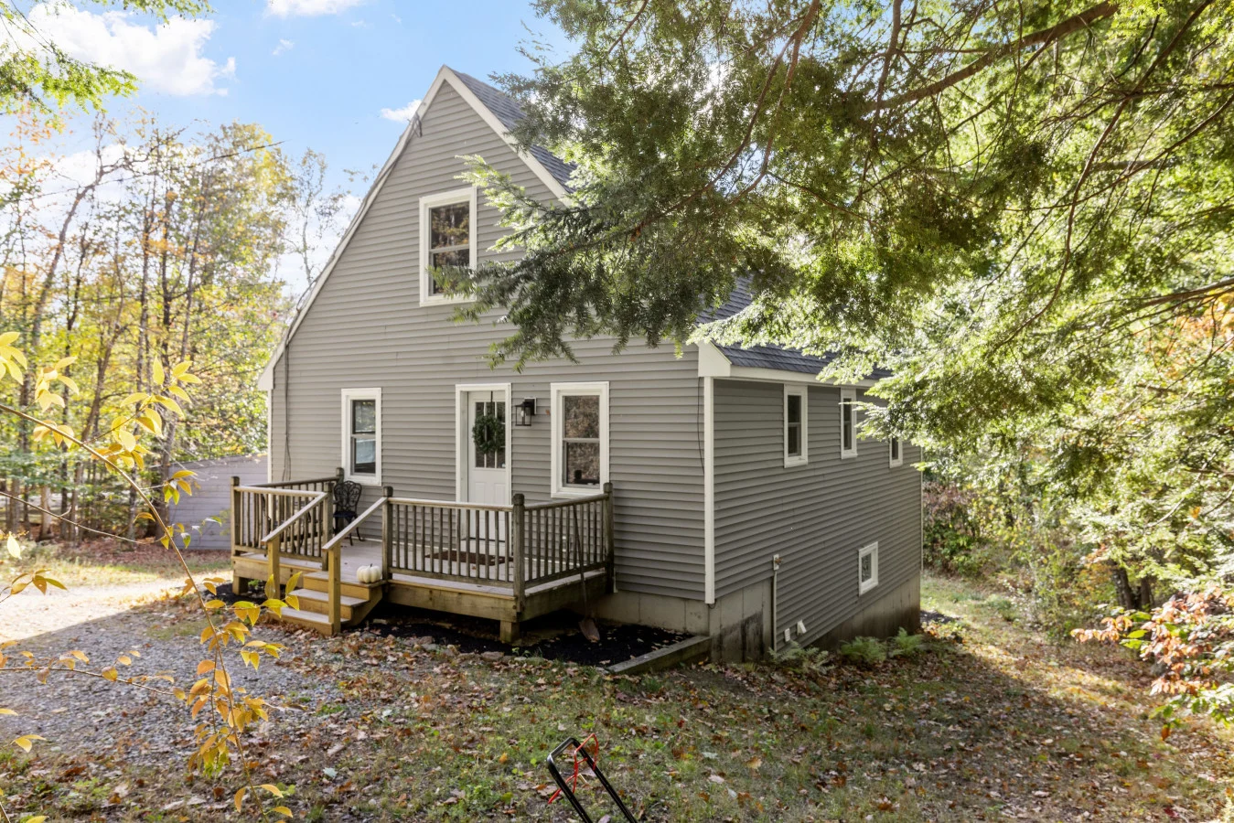 Hiking, Lakes & Cozy Evenings in the Pines