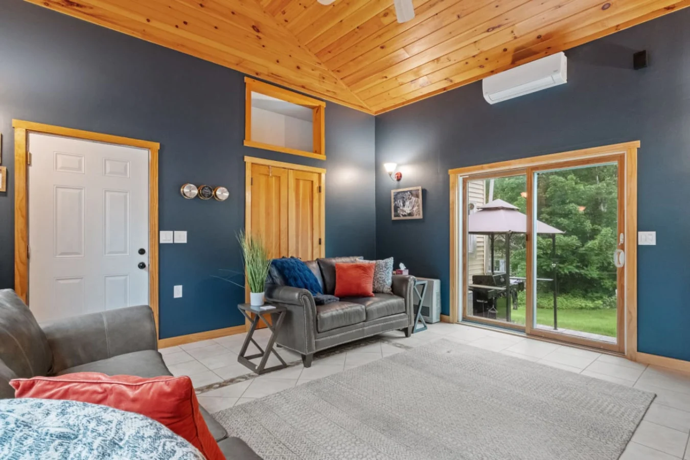 Living room - Image 2