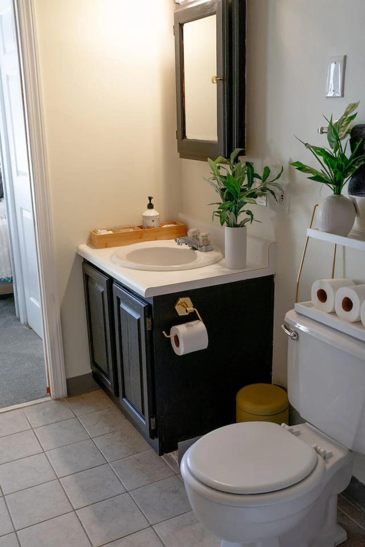 Bathroom 1 - Image 3