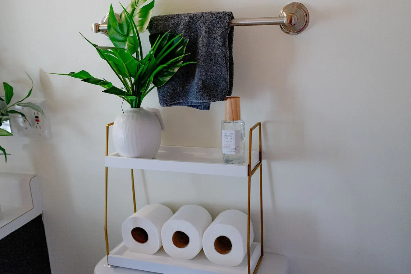 Bathroom 1 - Image 7