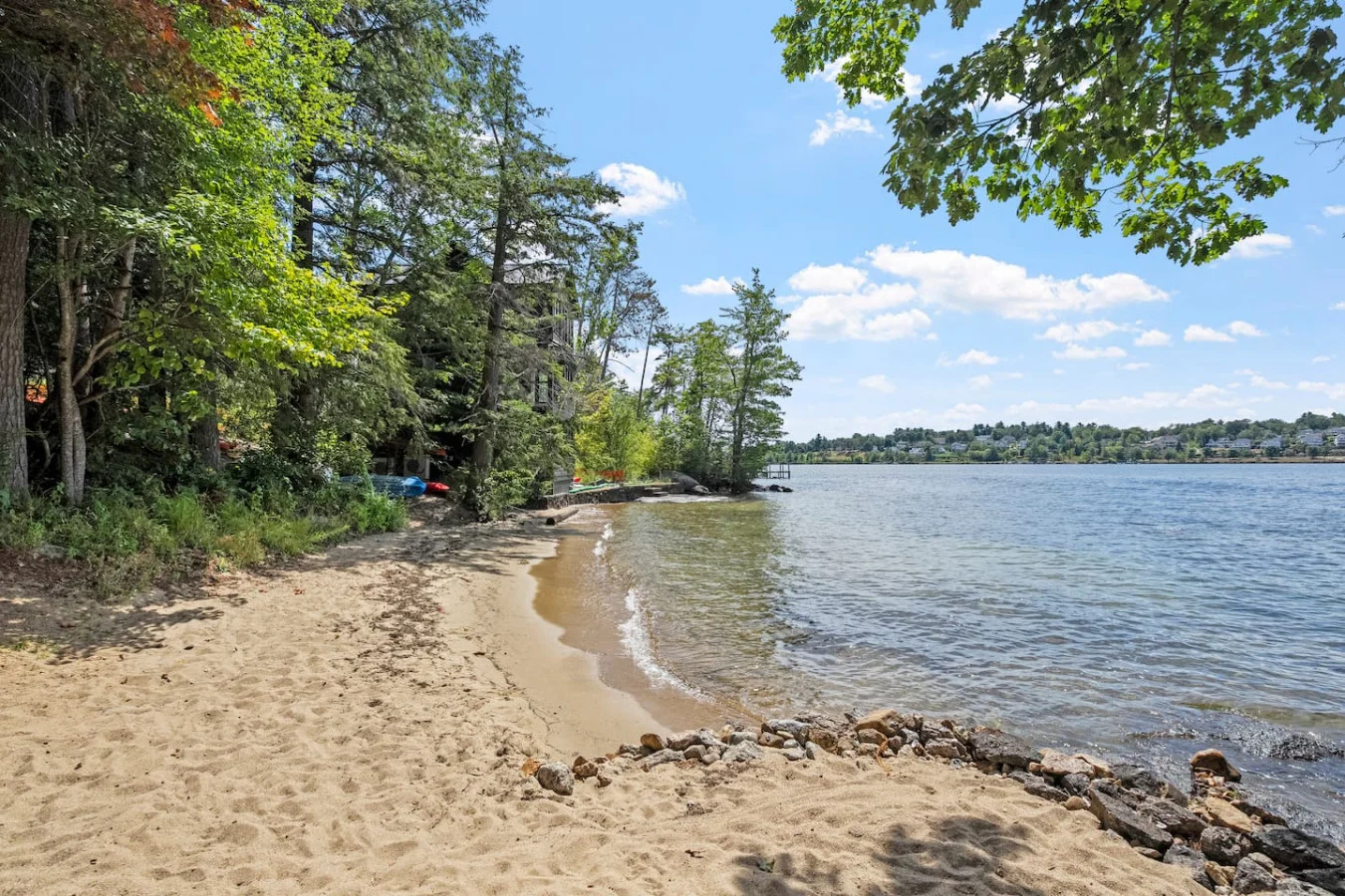 Lakeview Escape - Private Sandy Beach & Balcony Views