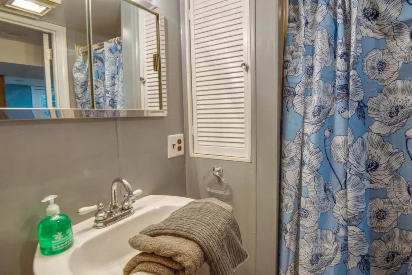 Bathroom 1 - Image 1