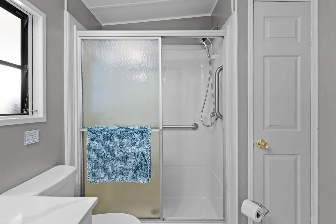 Bathroom 2 - Image 2