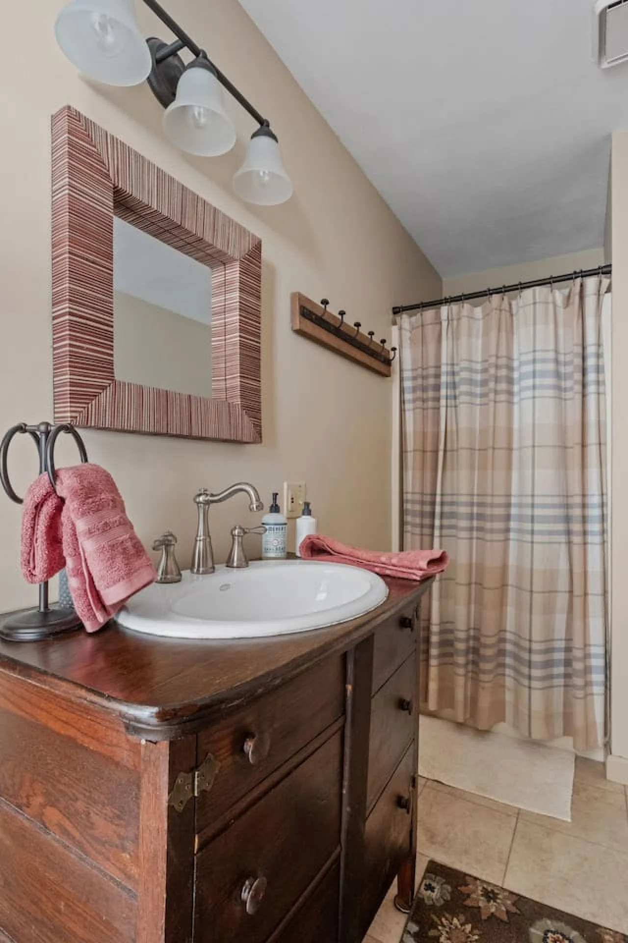 Bathroom 2 - Image 1