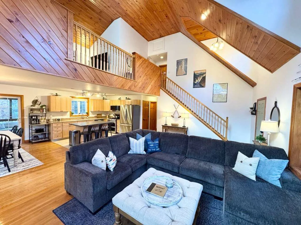 Suissevale Lake Retreat - Hot Tub, Beach and Games