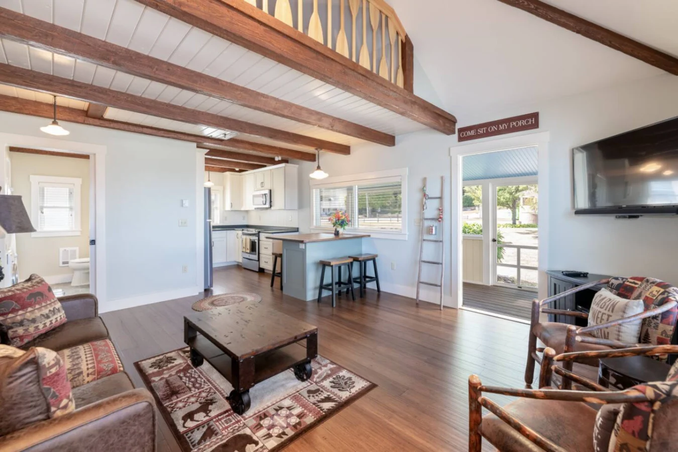 Living room - Image 2