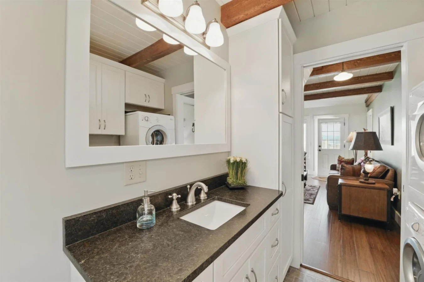 Laundry room - Image 1