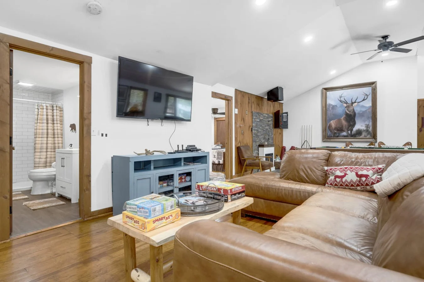 Living room - Image 2