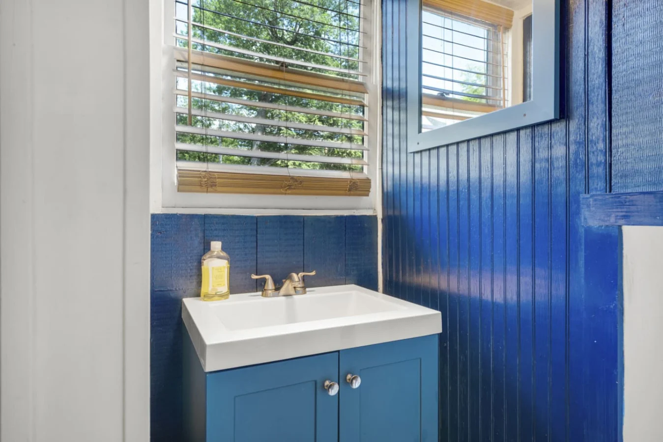 Bathroom 4 - Image 1